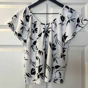 Pretty flower print shirt/blouse, Banana Republic XS